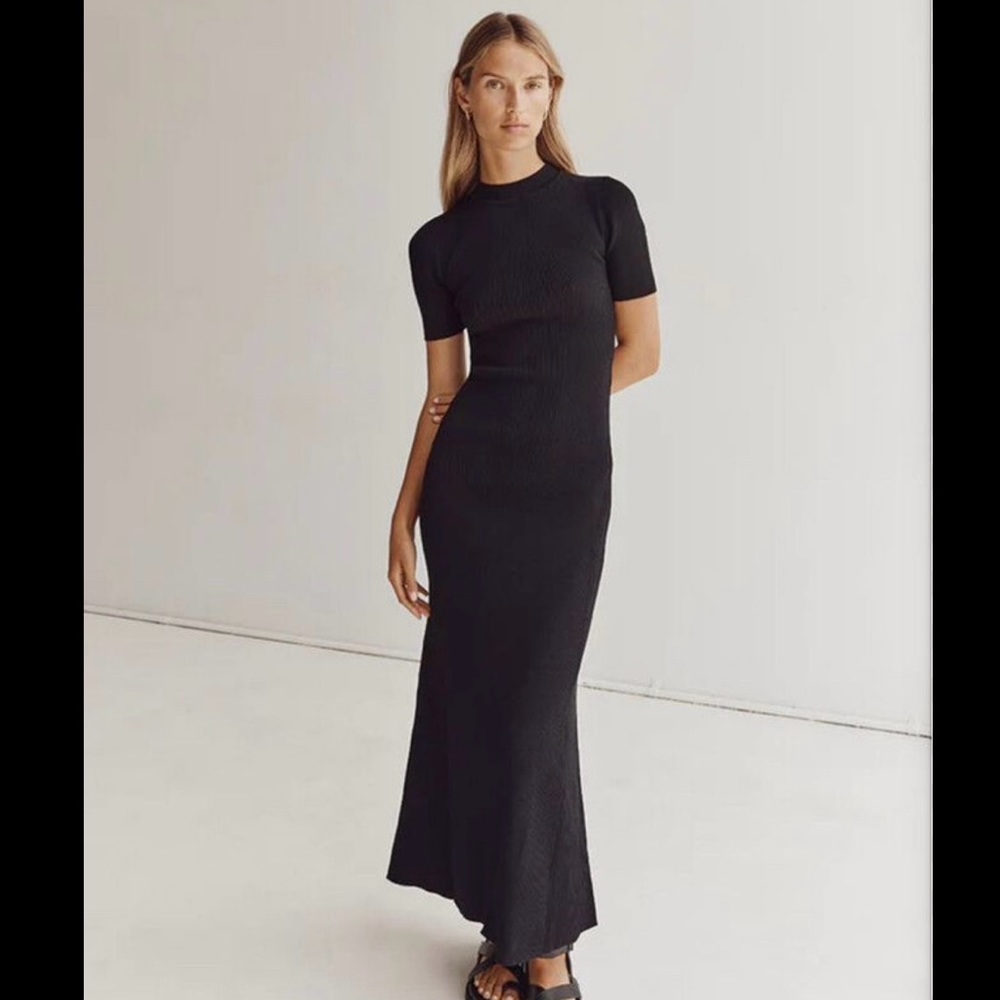 🖤 DISSH Donna Black Sleeved Midi Dress
